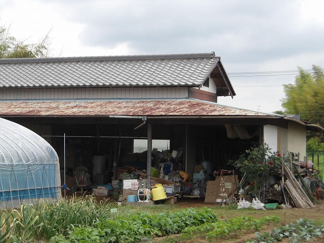 納屋　穴 